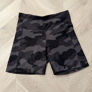 Old Navy Powersoft Women's Biker Shorts - Black Gray Camo